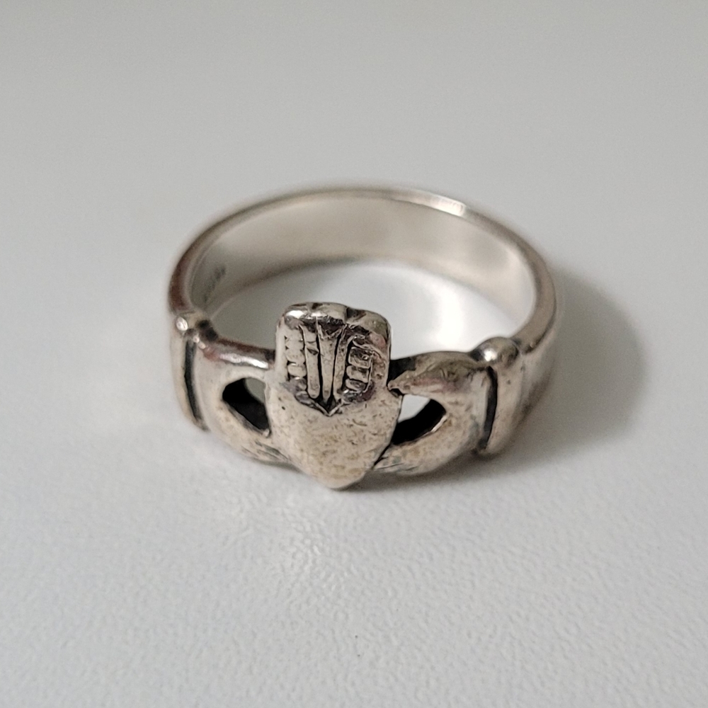 Vintage Sterling Silver Claddagh Ring Size 8